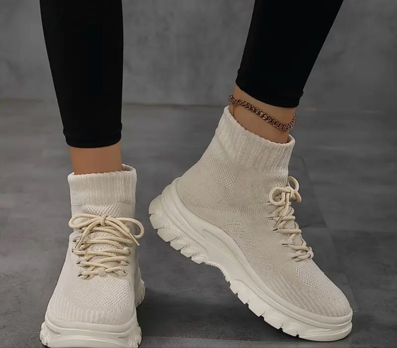 Нови обувки елегантни изчистени бежави