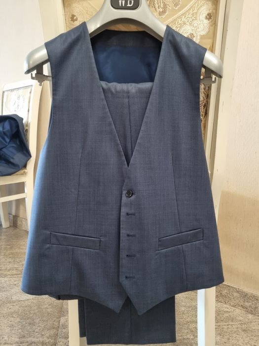 Костюм мужской тройка