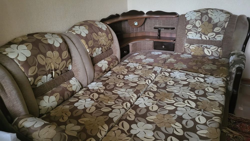 Срочно продам диван с креслом