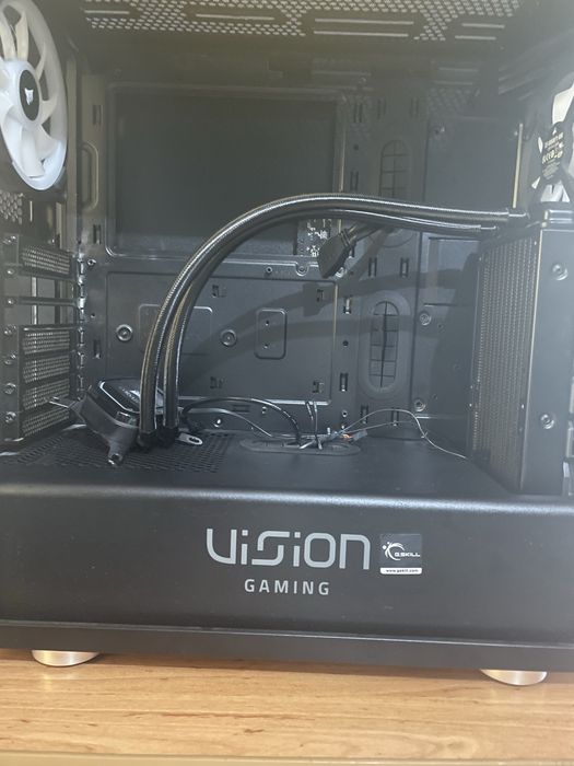 Carcasa + AIO Corsair