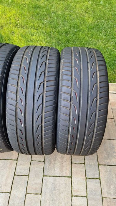 Anvelope vara 235 45 R 19 Semperit.