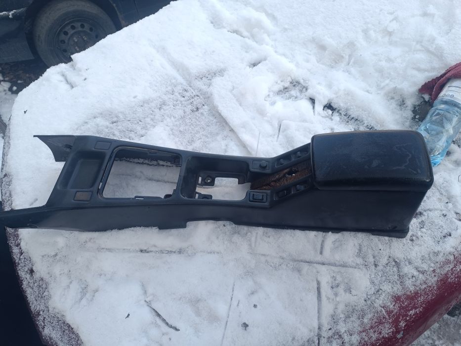 Подлокотник оригинальный nissan primera p10