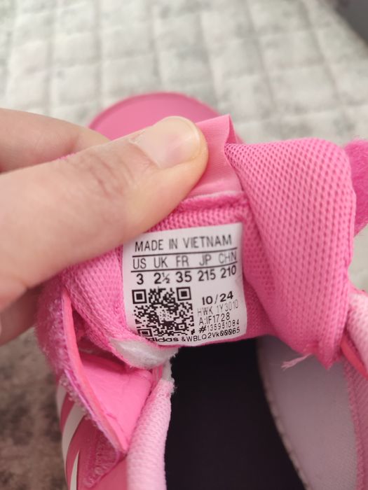 Маратонки Adidas за момиче 35 н