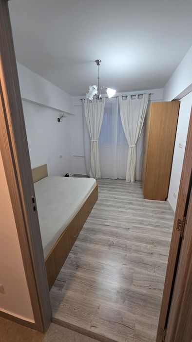 Apartament cu trei camere de închiriat!
