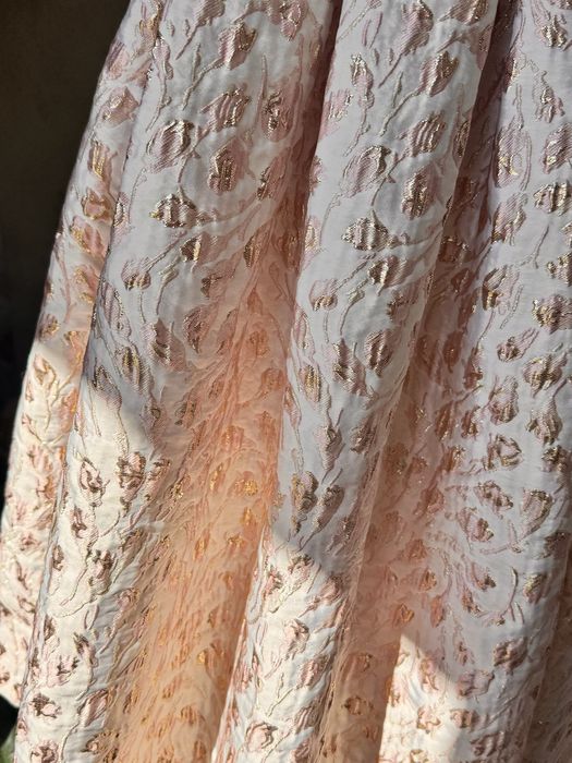 Нежное пудровое платье