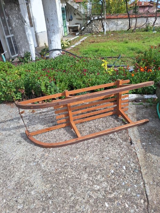 Дървена шейна, грижливо съхранена