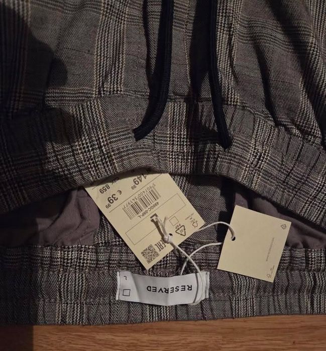Pantaloni Reserved noi