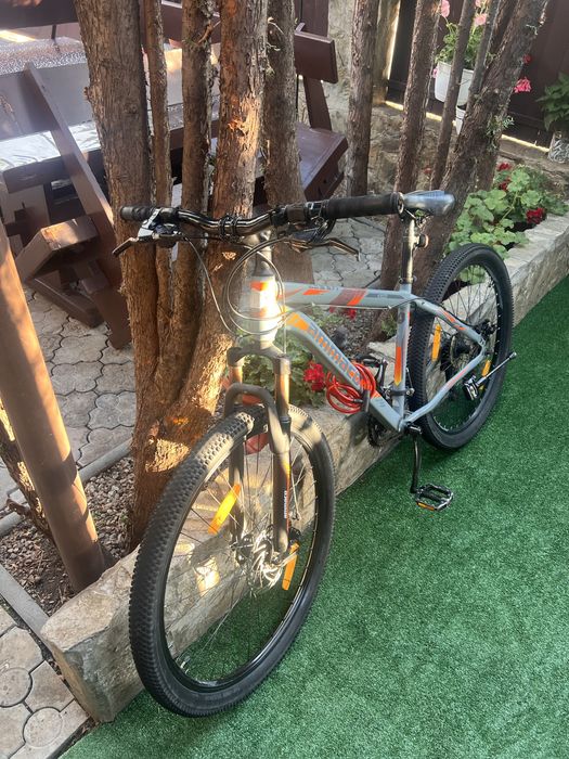 Vand bicicleta pret negociabil.
