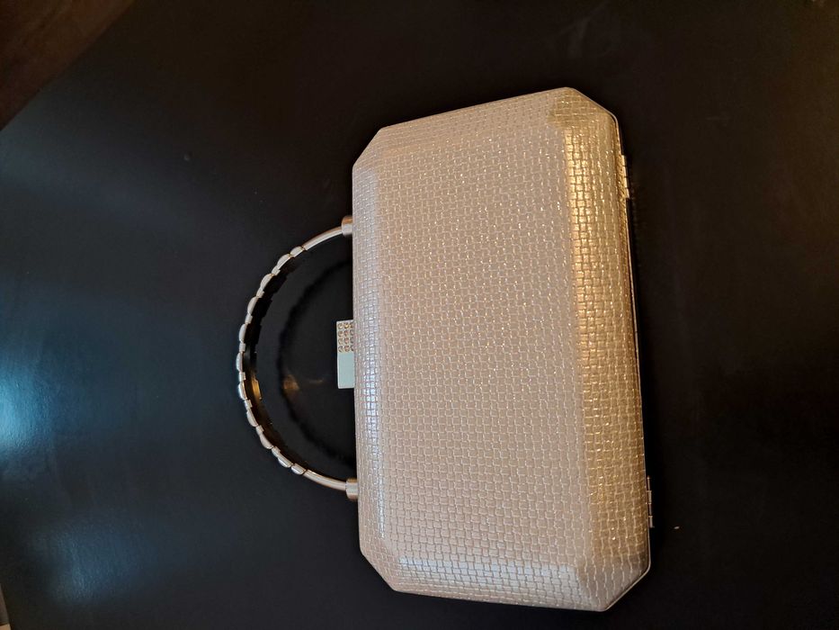 Clutch argintiu elegant,nou