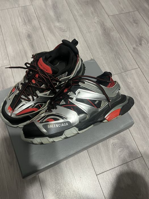 Balenciaga track