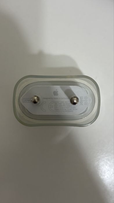 Оригинальный адаптер питания Apple 20W USB-C