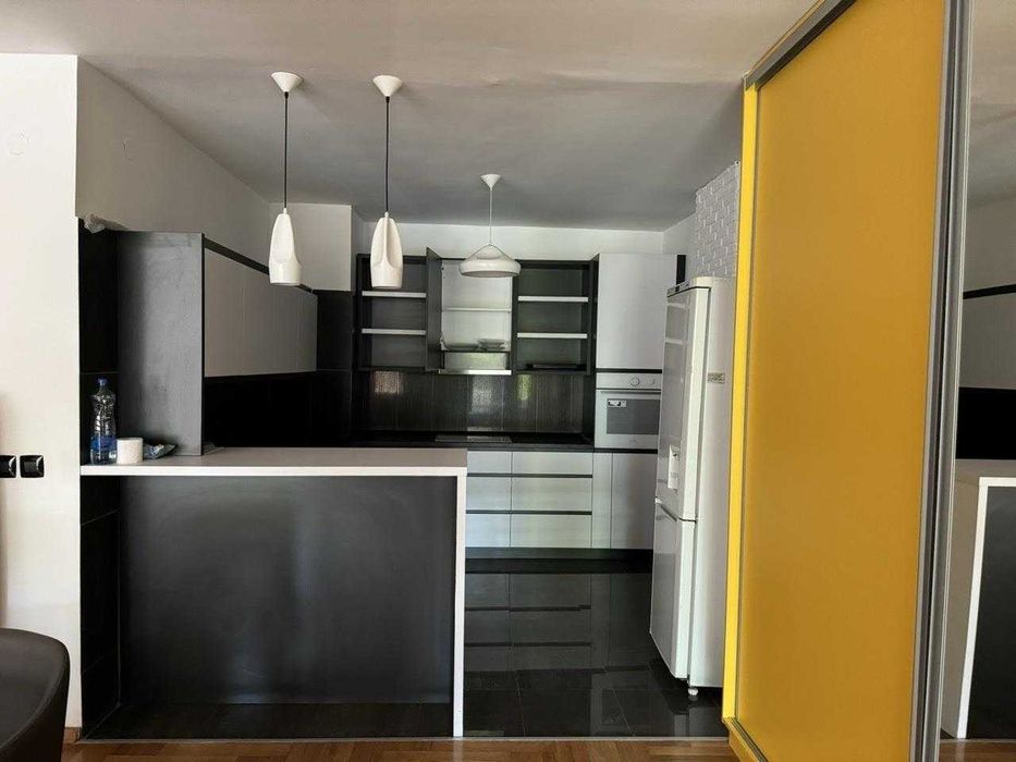 Дава се под наем Двустаен апартамент в Бургас, Братя Миладинови - 64 кв.м за 204 € - Снимка #3