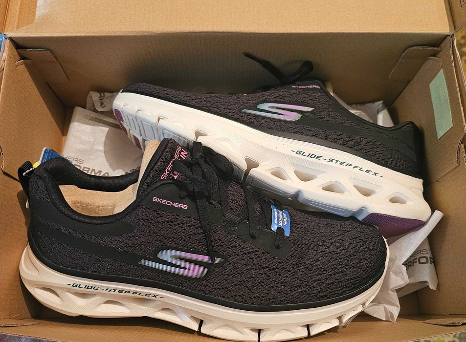 Продам кроссовки Skechers