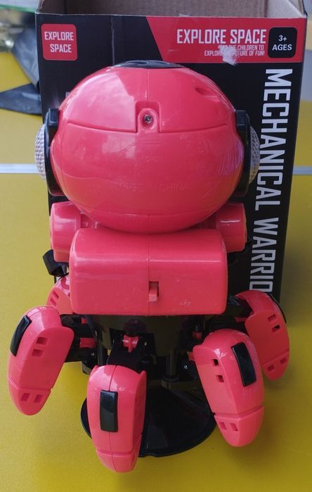 Танцуващ и светещ робот