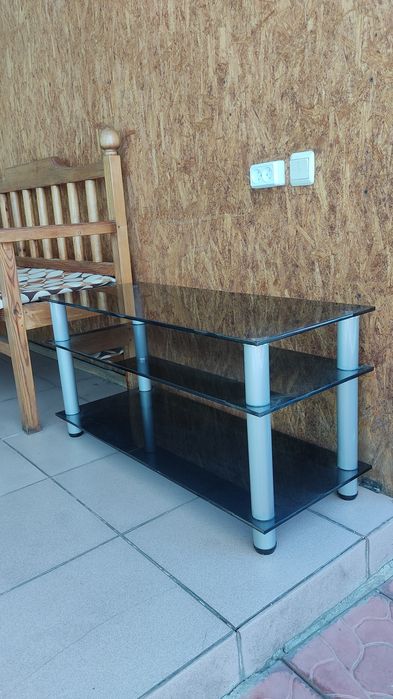 Стеклянный столик под телевизор