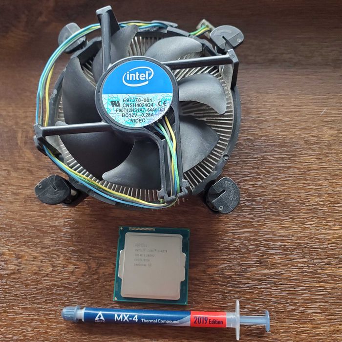 Procesor Intel i5 4570 + Cooler Stock + Pasta noua Arctic MX-4