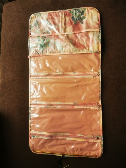 Компактен травел органайзер