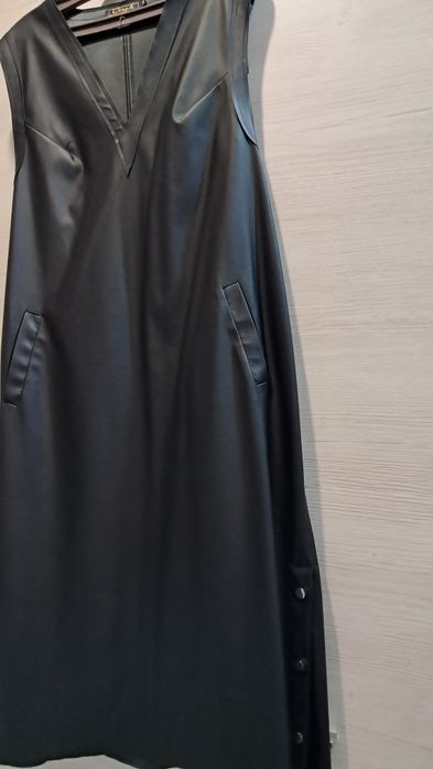 Продам сарафан из экокожи.