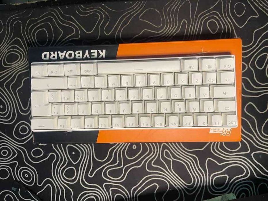 Продавам RK Royal Kludge RK61 Keyboard Нова :).