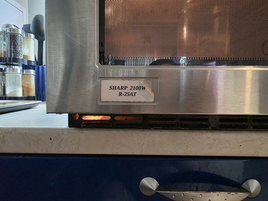 Професионално микровеле Sharp R-25AT 2100W фурна