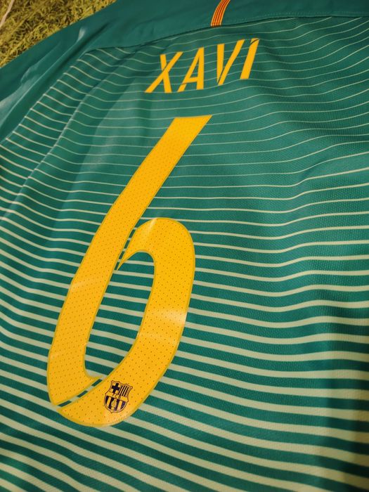 Barcelona 16/17 Third Shirt #6 Xavi, Size L