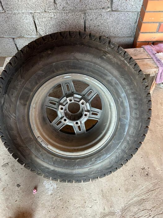 Продам резину с дисками 285/75R16