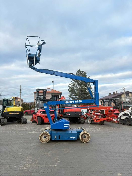 Артикулираща вишка Upright AB38