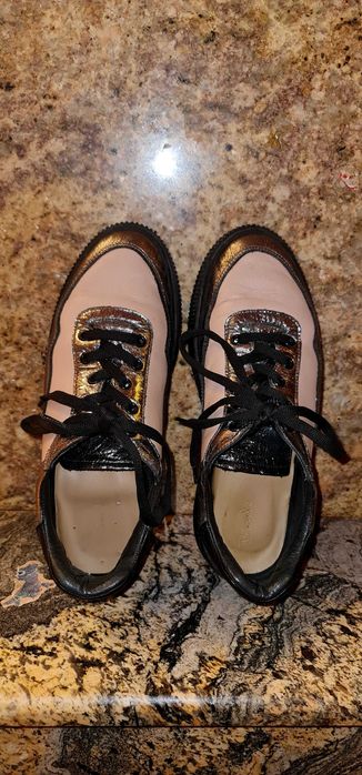 Спорно-елегантни обувки