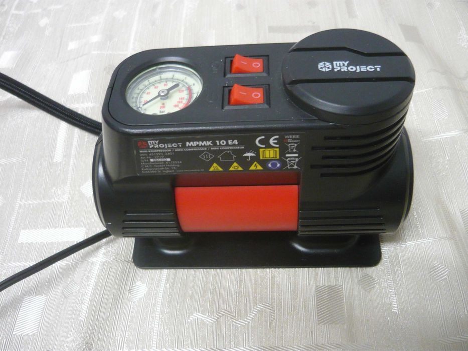 Compresor auto NOU cu lanternă LED, 2 modele, mufă brichetă 12 V