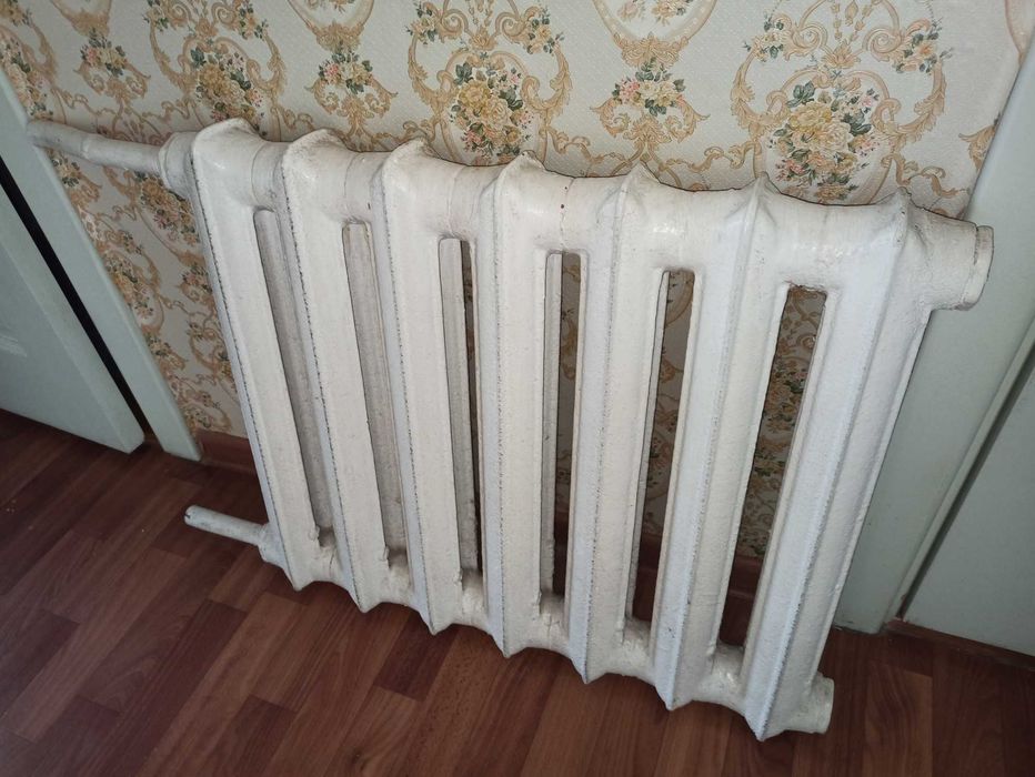 Продам чугунную батарею
