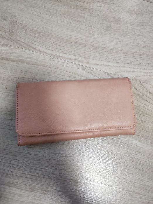 Дамски Портмонета