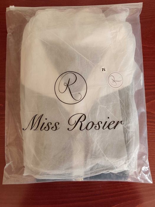 Eлегантна черно-бяла плетена рокля със златисти копчета- MISS ROSIER. NEW !!!