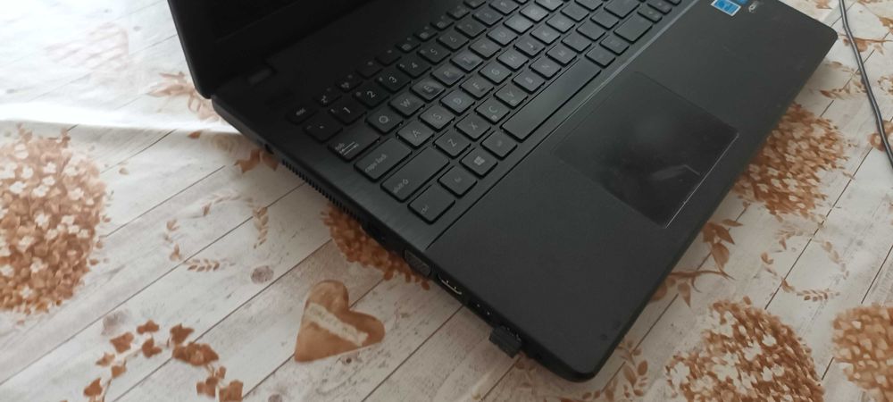 Лаптоп за работа - Asus, 17 инча екран