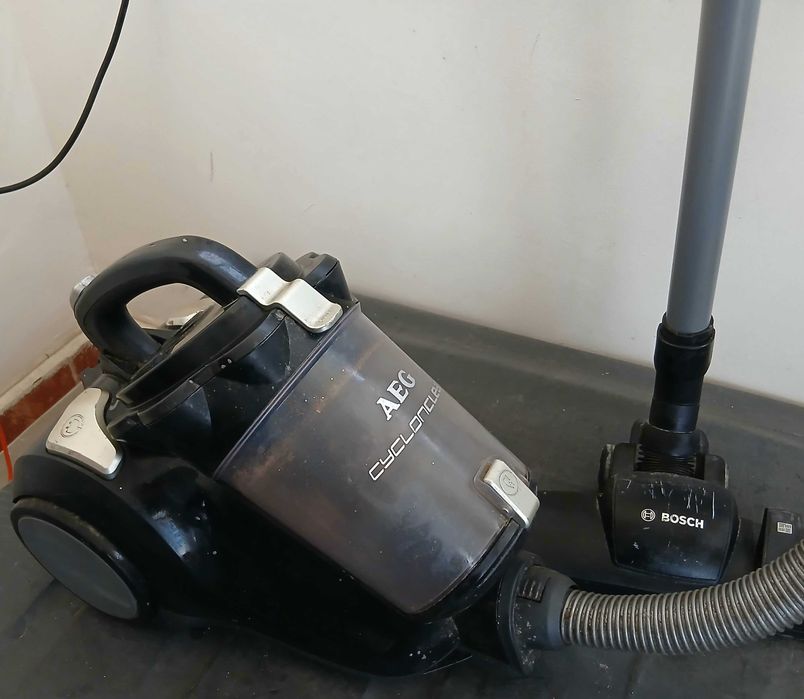 Прахосмукачка AEG