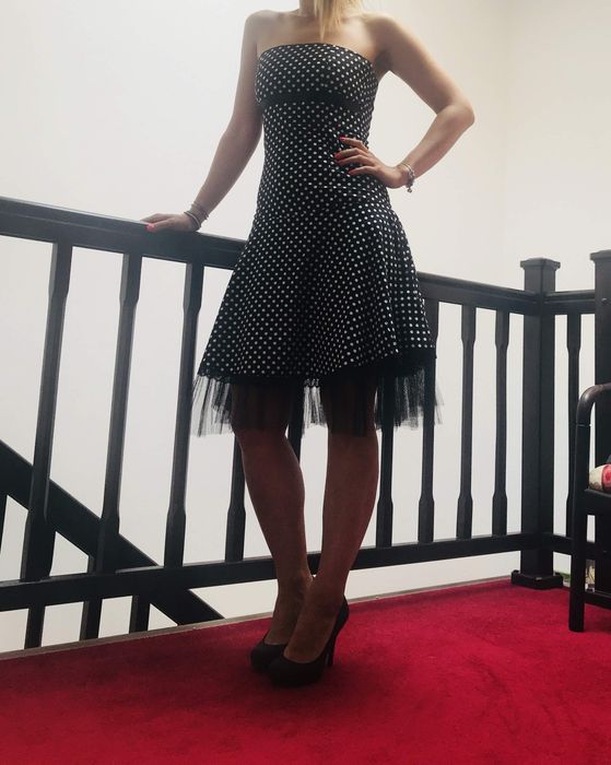 Rochie neagra cu buline si tulle