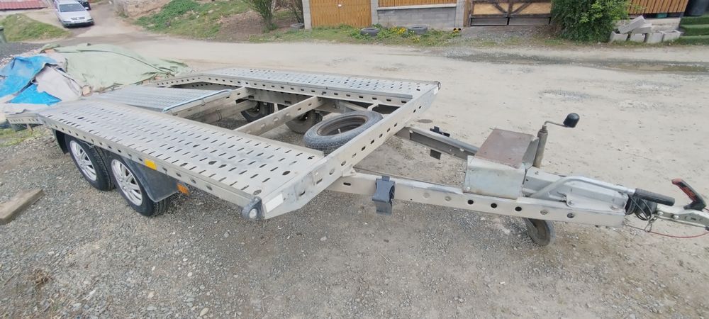 Vând sau schimb trailer