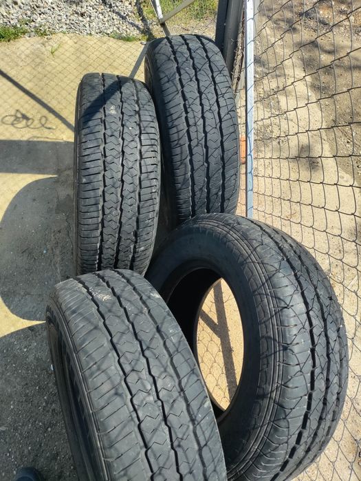 Гуми за бус 215/70/15 с