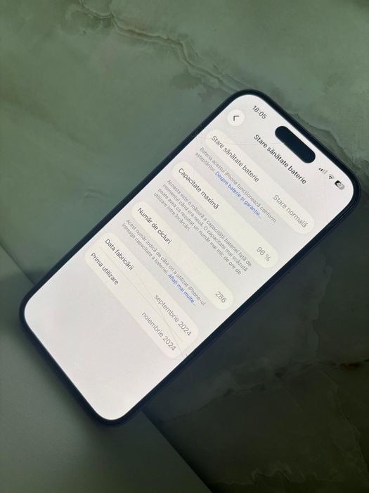 iPhone 16 roz în stare bună