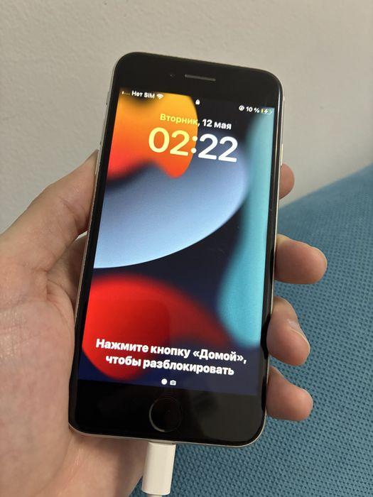 Продам Iphone SE 2020