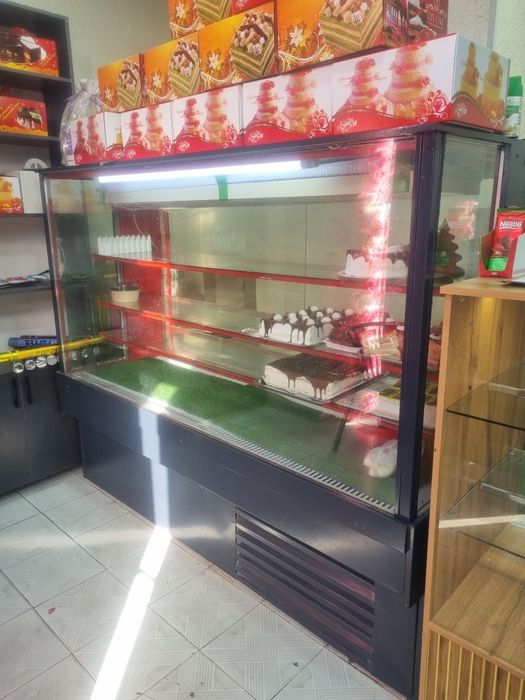 Tort Vitrina haladelnik