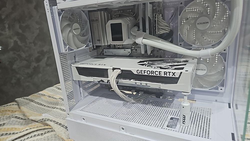 игровой компьютер AMD Ryzen 7 7800X3D Msi 5070 12gb GAMING TRIO