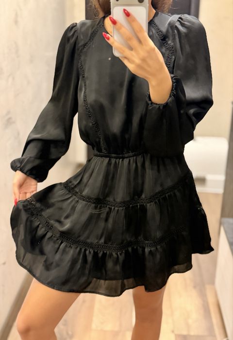 Черна рокля на Zara