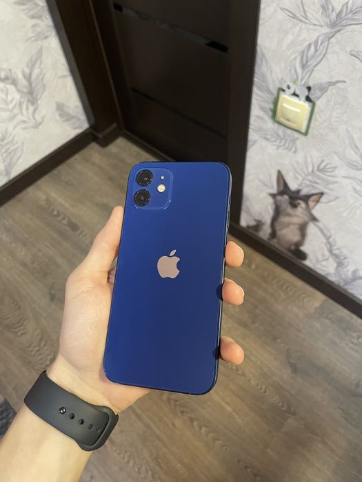 Продам Iphone 12