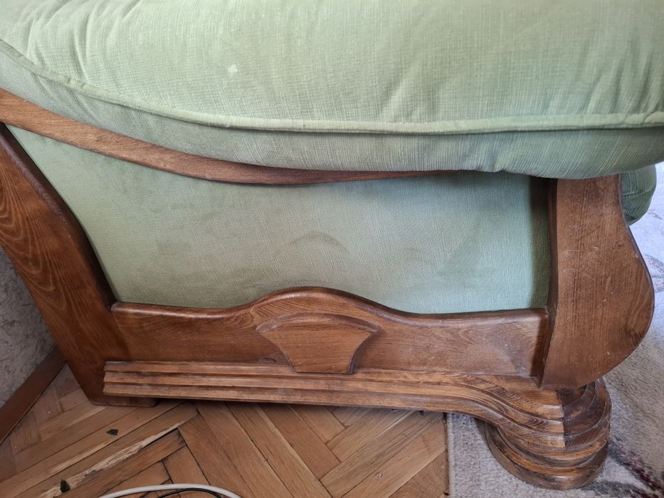 Разтегателен диван от масивно дърво