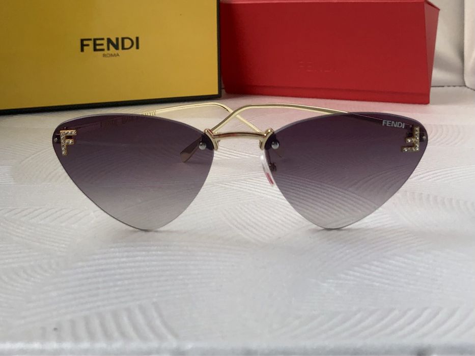 Дамски слънчеви очила триъгълни 3 цвята черни кафяви сини