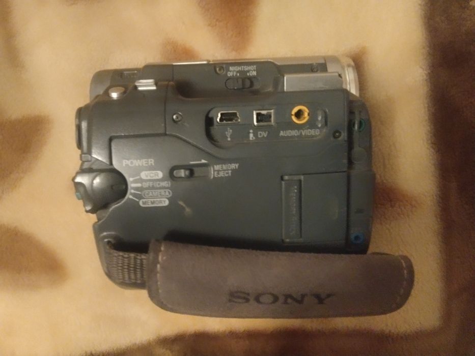 Sony DCR-TRV33E sotiladi