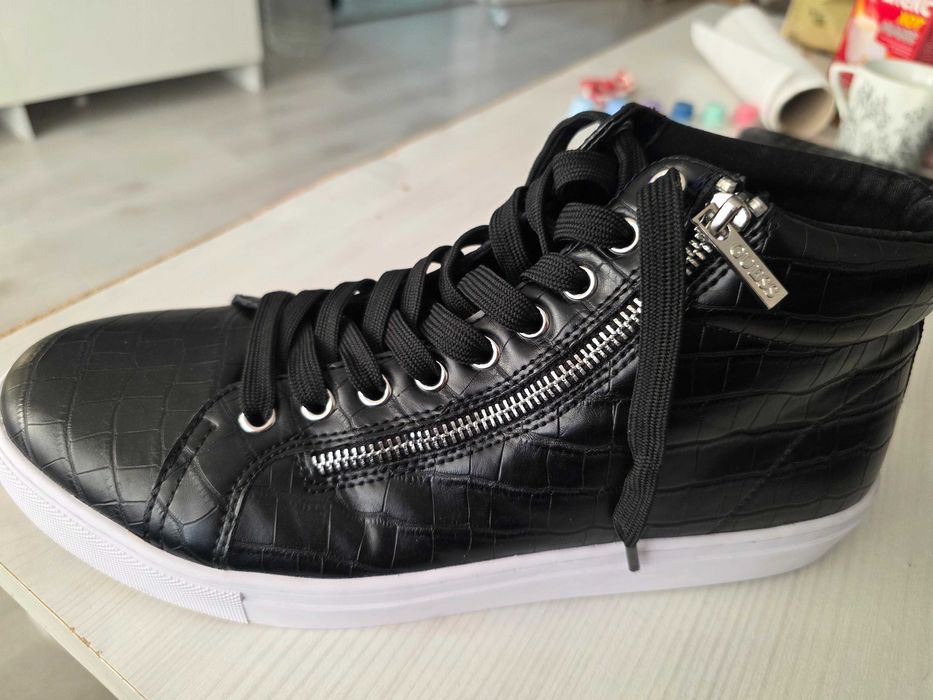 Кецове/ маратжнки guess