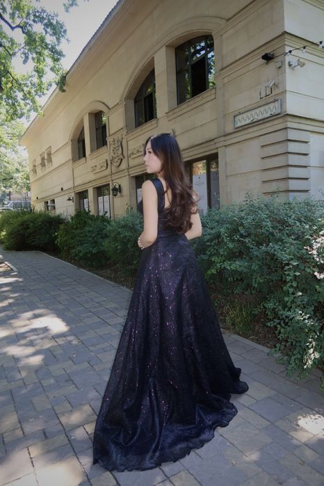 Черное вечернее платье блестящее