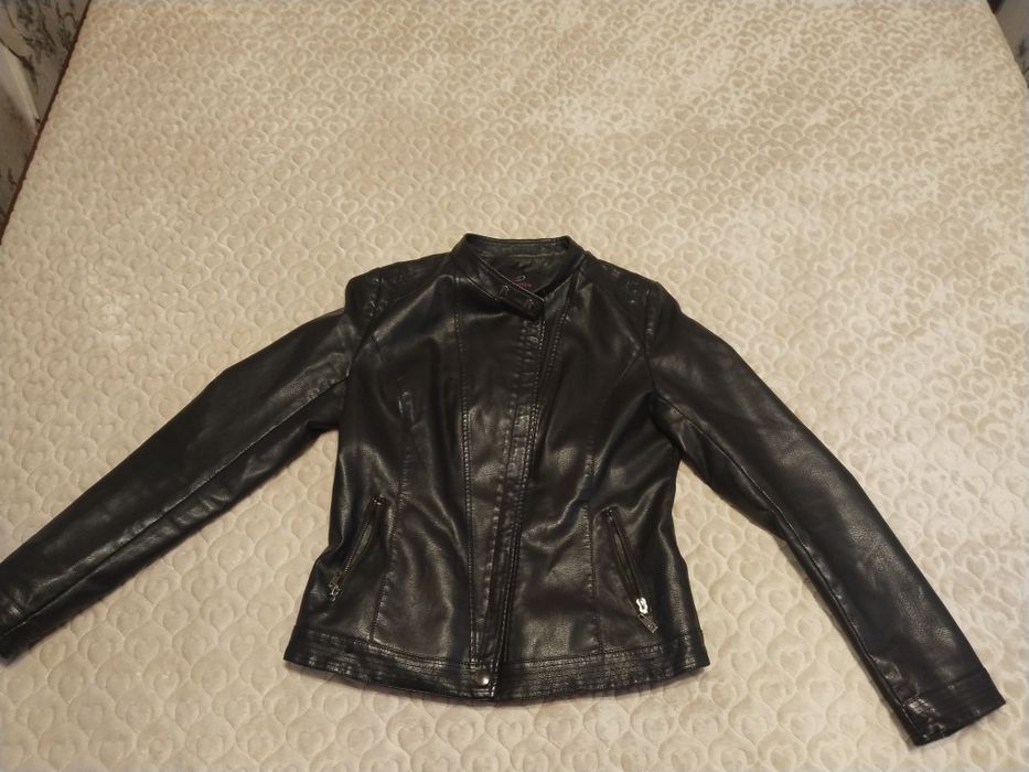 Куртка в хорошем состоянии