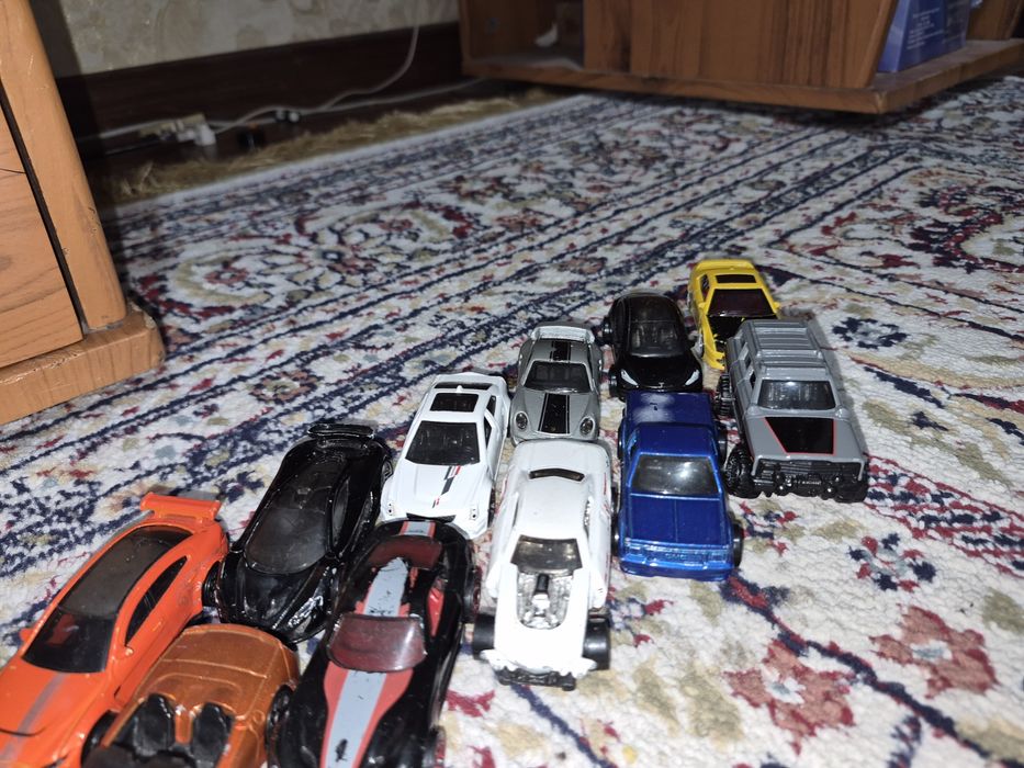 HotWheels машины